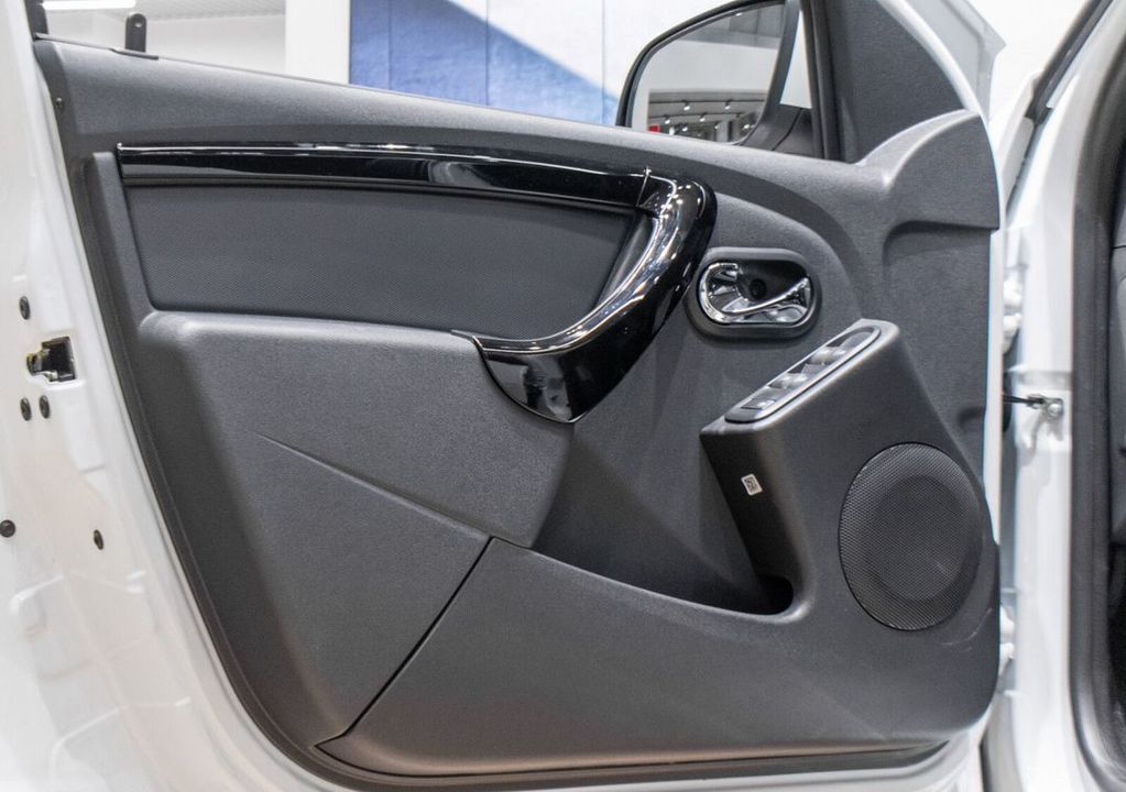 ВАЗ (LADA) Largus Cross, 2025 год, 1 570 000 рублей, 21 фотография