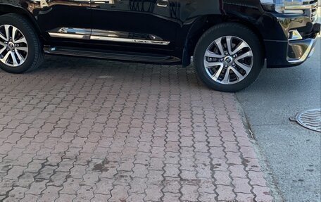 Toyota Land Cruiser 200, 2017 год, 7 600 000 рублей, 2 фотография