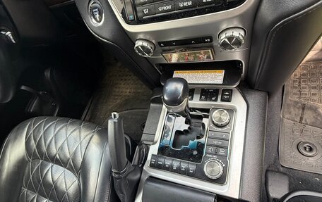 Toyota Land Cruiser 200, 2017 год, 7 600 000 рублей, 10 фотография