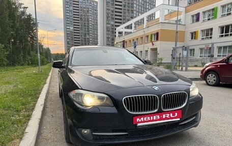 BMW 5 серия, 2011 год, 1 300 000 рублей, 2 фотография