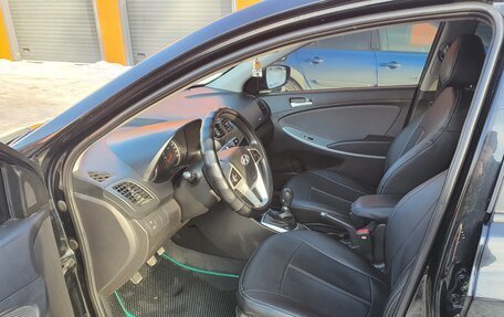 Hyundai Solaris II рестайлинг, 2013 год, 850 000 рублей, 5 фотография