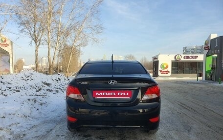 Hyundai Solaris II рестайлинг, 2013 год, 850 000 рублей, 3 фотография
