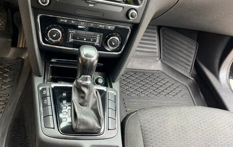 Skoda Superb III рестайлинг, 2012 год, 1 250 000 рублей, 13 фотография