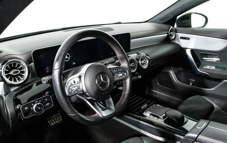 Mercedes-Benz CLA, 2019 год, 3 149 700 рублей, 11 фотография
