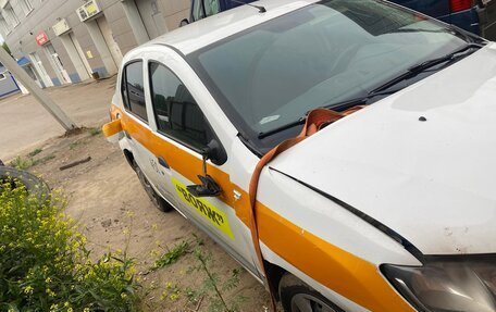 Renault Logan II, 2017 год, 195 000 рублей, 6 фотография