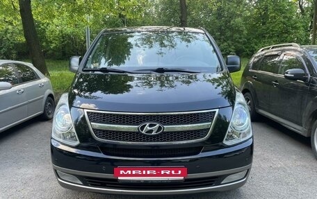 Hyundai H-1 II рестайлинг, 2012 год, 1 855 000 рублей, 2 фотография