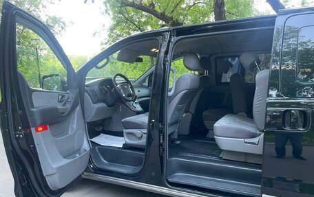 Hyundai H-1 II рестайлинг, 2012 год, 1 855 000 рублей, 14 фотография