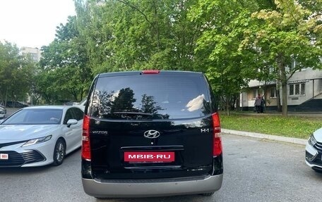 Hyundai H-1 II рестайлинг, 2012 год, 1 855 000 рублей, 13 фотография