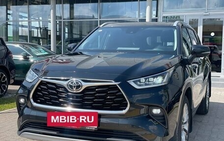 Toyota Highlander, 2024 год, 6 800 000 рублей, 2 фотография