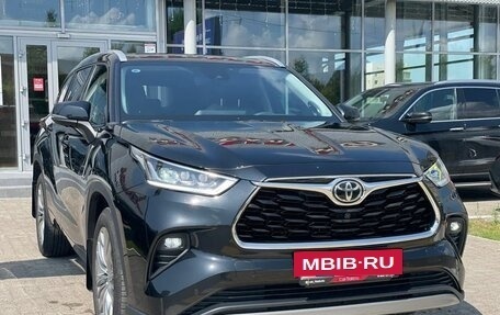 Toyota Highlander, 2024 год, 6 800 000 рублей, 4 фотография