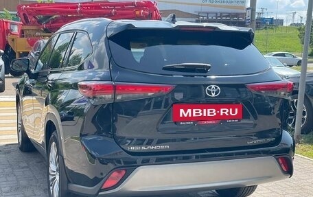 Toyota Highlander, 2024 год, 6 800 000 рублей, 7 фотография