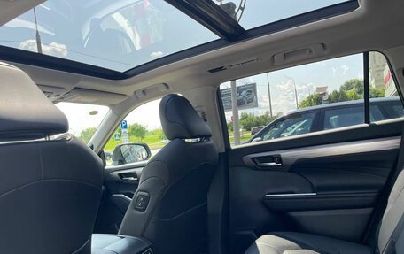 Toyota Highlander, 2024 год, 6 800 000 рублей, 28 фотография