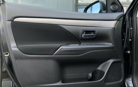 Mitsubishi Outlander III рестайлинг 3, 2018 год, 1 649 000 рублей, 10 фотография