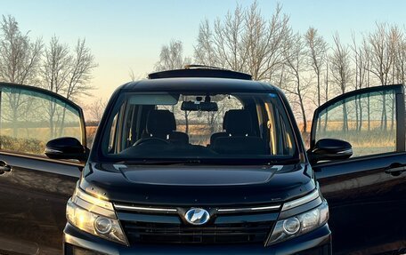 Toyota Voxy III, 2015 год, 1 900 000 рублей, 6 фотография