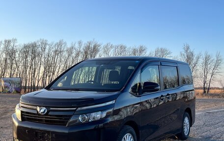 Toyota Voxy III, 2015 год, 1 900 000 рублей, 10 фотография
