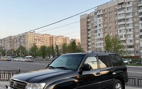 Toyota Land Cruiser 100 рестайлинг 2, 2006 год, 1 850 000 рублей, 2 фотография