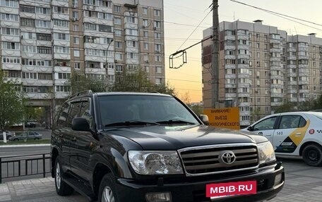 Toyota Land Cruiser 100 рестайлинг 2, 2006 год, 1 850 000 рублей, 10 фотография