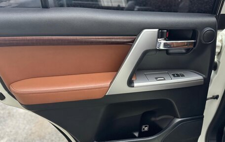 Toyota Land Cruiser 200, 2015 год, 4 250 000 рублей, 11 фотография
