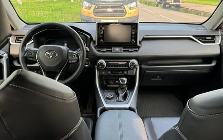 Toyota RAV4, 2020 год, 3 300 000 рублей, 8 фотография