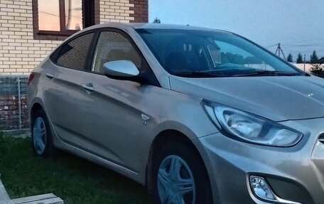 Hyundai Solaris II рестайлинг, 2011 год, 810 000 рублей, 2 фотография