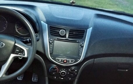 Hyundai Solaris II рестайлинг, 2011 год, 810 000 рублей, 5 фотография