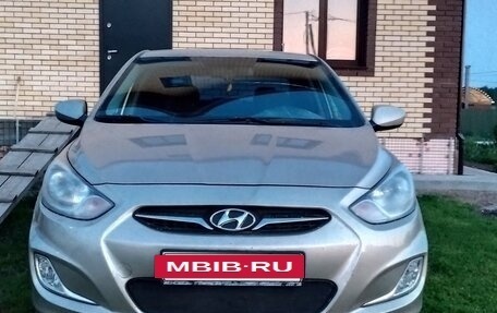 Hyundai Solaris II рестайлинг, 2011 год, 810 000 рублей, 4 фотография