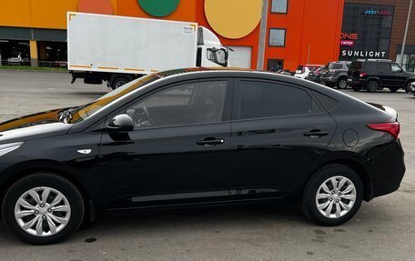 Hyundai Solaris II рестайлинг, 2018 год, 1 230 000 рублей, 3 фотография