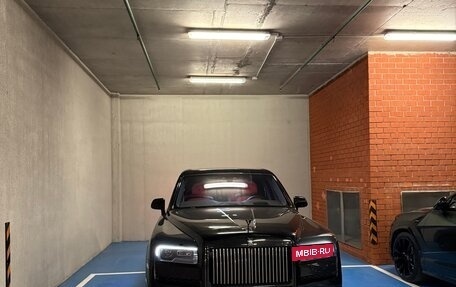 Rolls-Royce Cullinan, 2021 год, 50 000 000 рублей, 8 фотография
