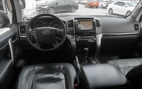Toyota Land Cruiser 200, 2013 год, 3 299 000 рублей, 6 фотография