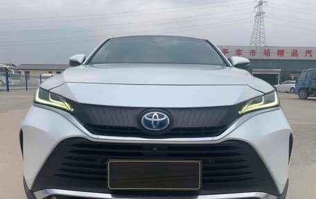 Toyota Harrier, 2022 год, 2 870 000 рублей, 2 фотография