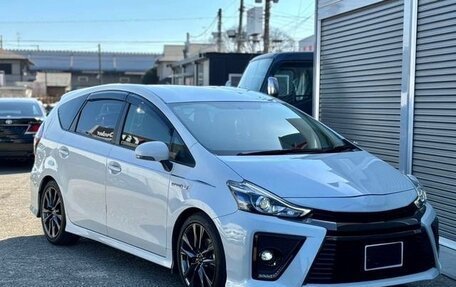 Toyota Prius Alpha I (ZVW40/41), 2021 год, 1 600 000 рублей, 3 фотография