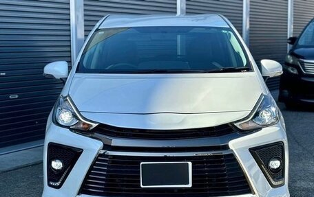Toyota Prius Alpha I (ZVW40/41), 2021 год, 1 600 000 рублей, 2 фотография
