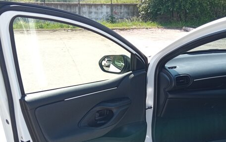 Toyota Yaris, 2020 год, 1 250 000 рублей, 14 фотография