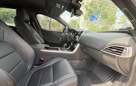 Jaguar XE I рестайлинг, 2022 год, 2 270 000 рублей, 10 фотография