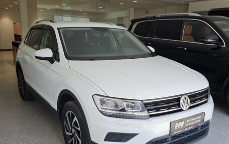 Volkswagen Tiguan II, 2018 год, 2 300 000 рублей, 3 фотография