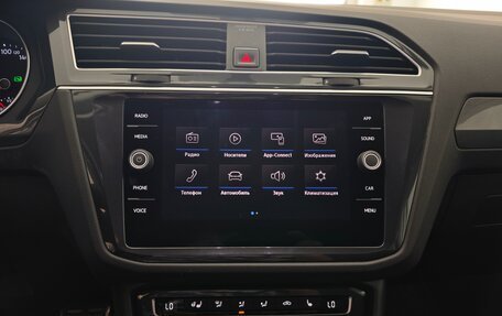 Volkswagen Tiguan II, 2018 год, 2 300 000 рублей, 13 фотография
