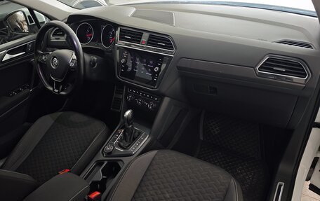 Volkswagen Tiguan II, 2018 год, 2 300 000 рублей, 10 фотография