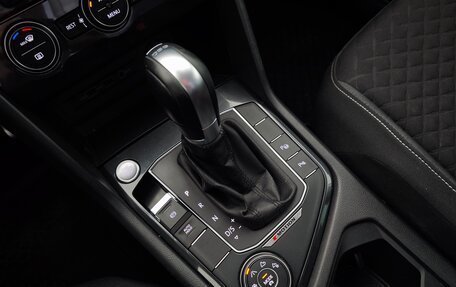 Volkswagen Tiguan II, 2018 год, 2 300 000 рублей, 14 фотография