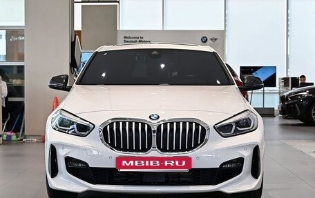 BMW 1 серия, 2021 год, 2 350 000 рублей, 3 фотография