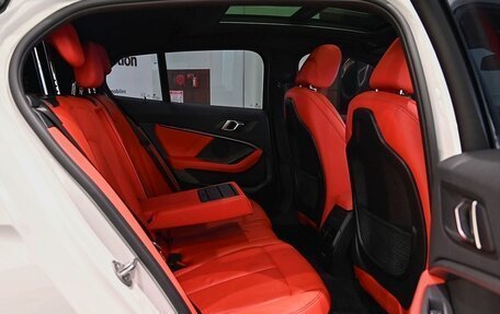 BMW 1 серия, 2021 год, 2 350 000 рублей, 16 фотография