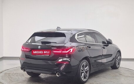 BMW 1 серия, 2021 год, 2 430 000 рублей, 4 фотография