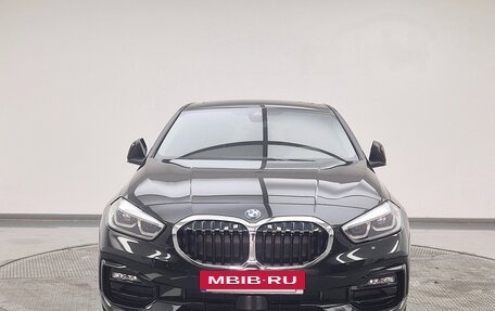 BMW 1 серия, 2021 год, 2 430 000 рублей, 3 фотография