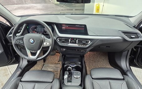 BMW 1 серия, 2021 год, 2 430 000 рублей, 14 фотография