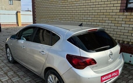 Opel Astra J, 2010 год, 720 000 рублей, 3 фотография