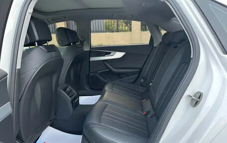 Audi A4, 2021 год, 2 820 000 рублей, 5 фотография