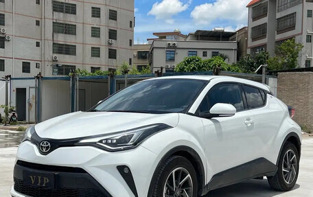 Toyota C-HR I рестайлинг, 2022 год, 1 840 000 рублей, 1 фотография