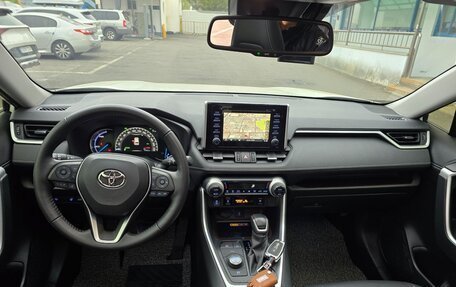 Toyota RAV4, 2022 год, 2 300 000 рублей, 9 фотография