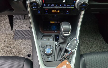 Toyota RAV4, 2022 год, 2 300 000 рублей, 10 фотография