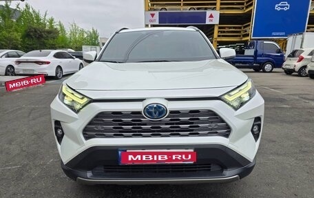 Toyota RAV4, 2022 год, 2 300 000 рублей, 2 фотография