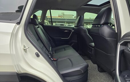 Toyota RAV4, 2022 год, 2 300 000 рублей, 13 фотография